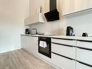 Kühlschrank, Herdplatte, Geschirrspüler