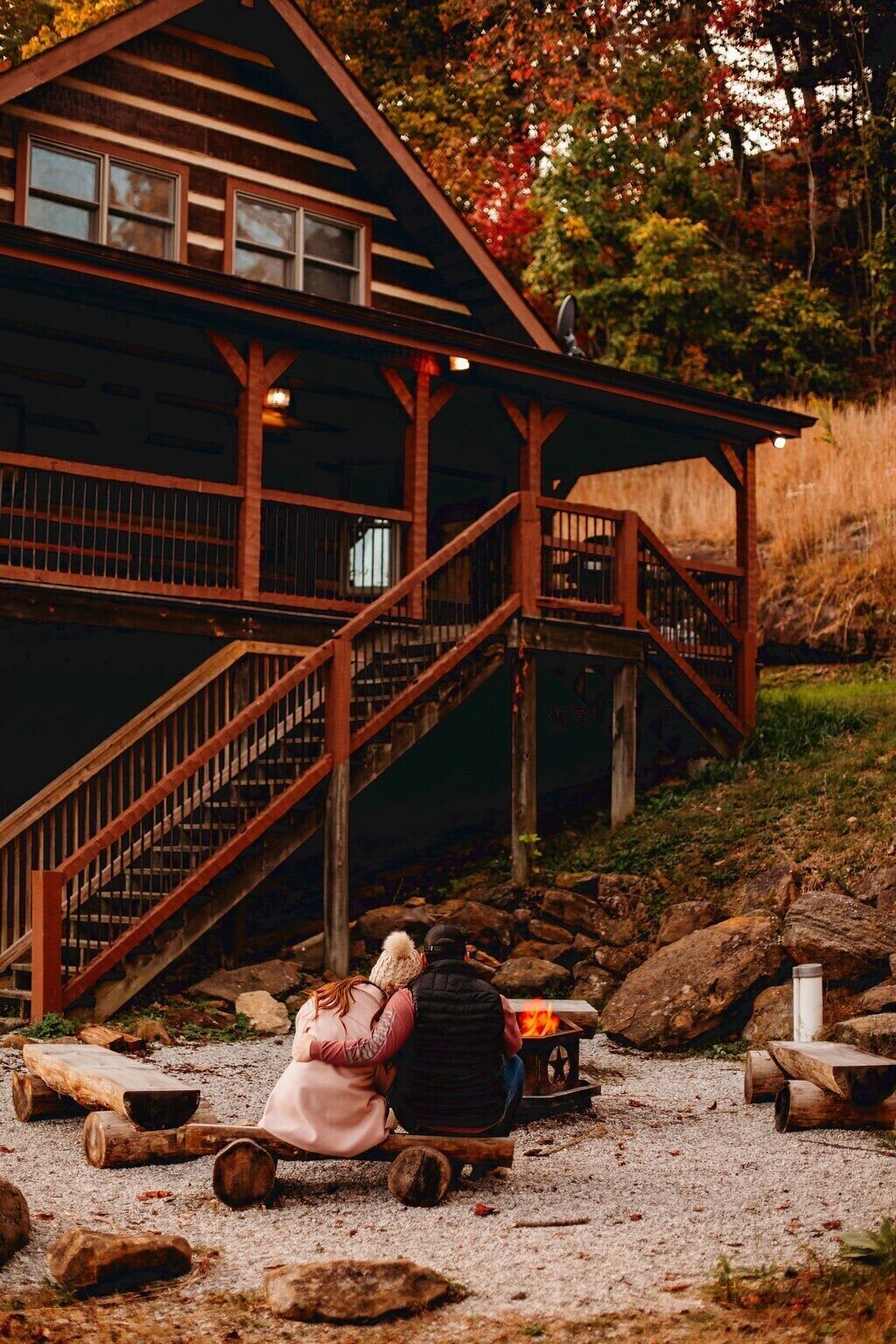 20 Person Lodge! Secluded with Views! Hot Tub, Firepit, WBFP! Pet Friendly