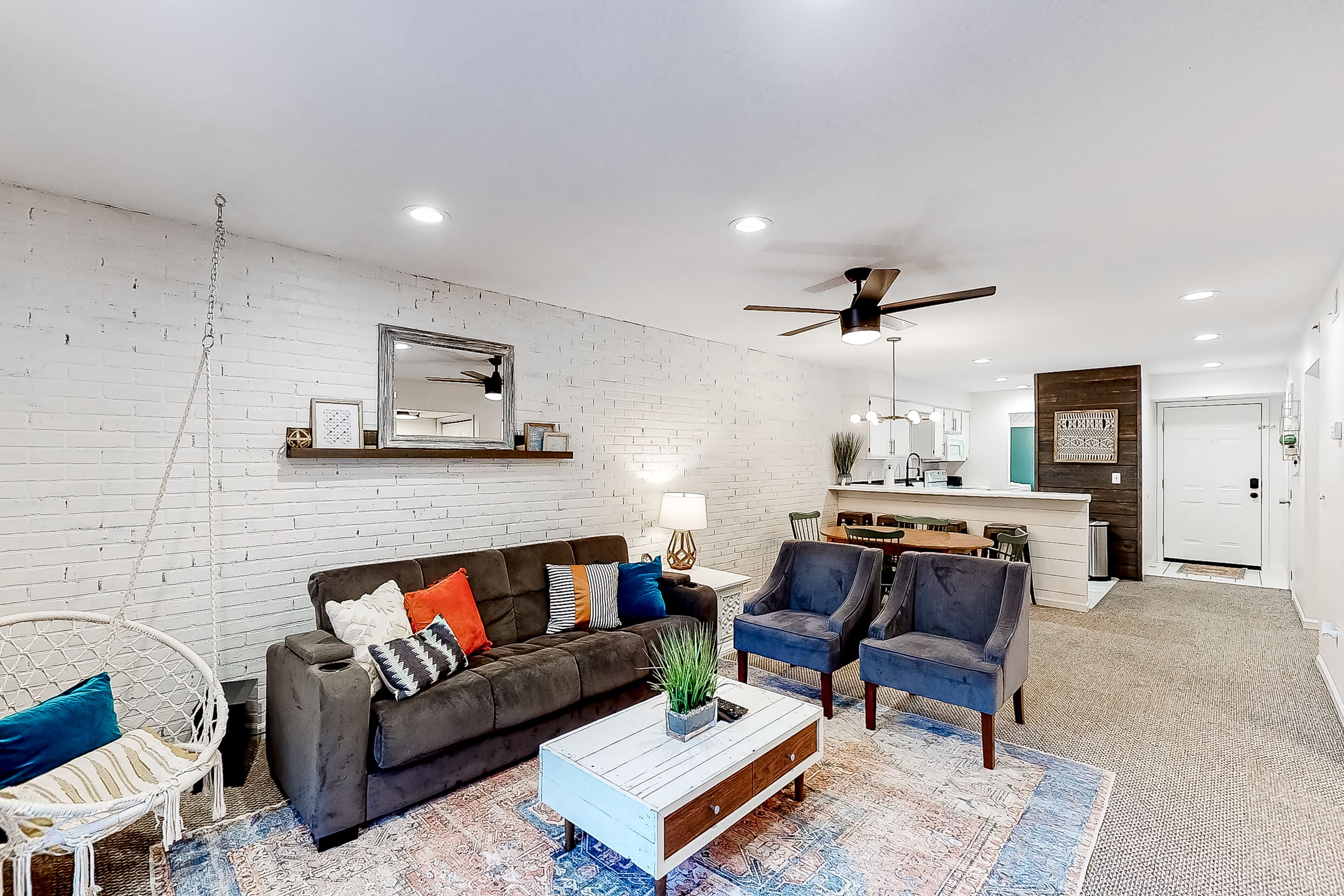 Updated Condo w/Private Balcony, W/D, Shared Pool, Hot Tub, Free WiFi, Tennis