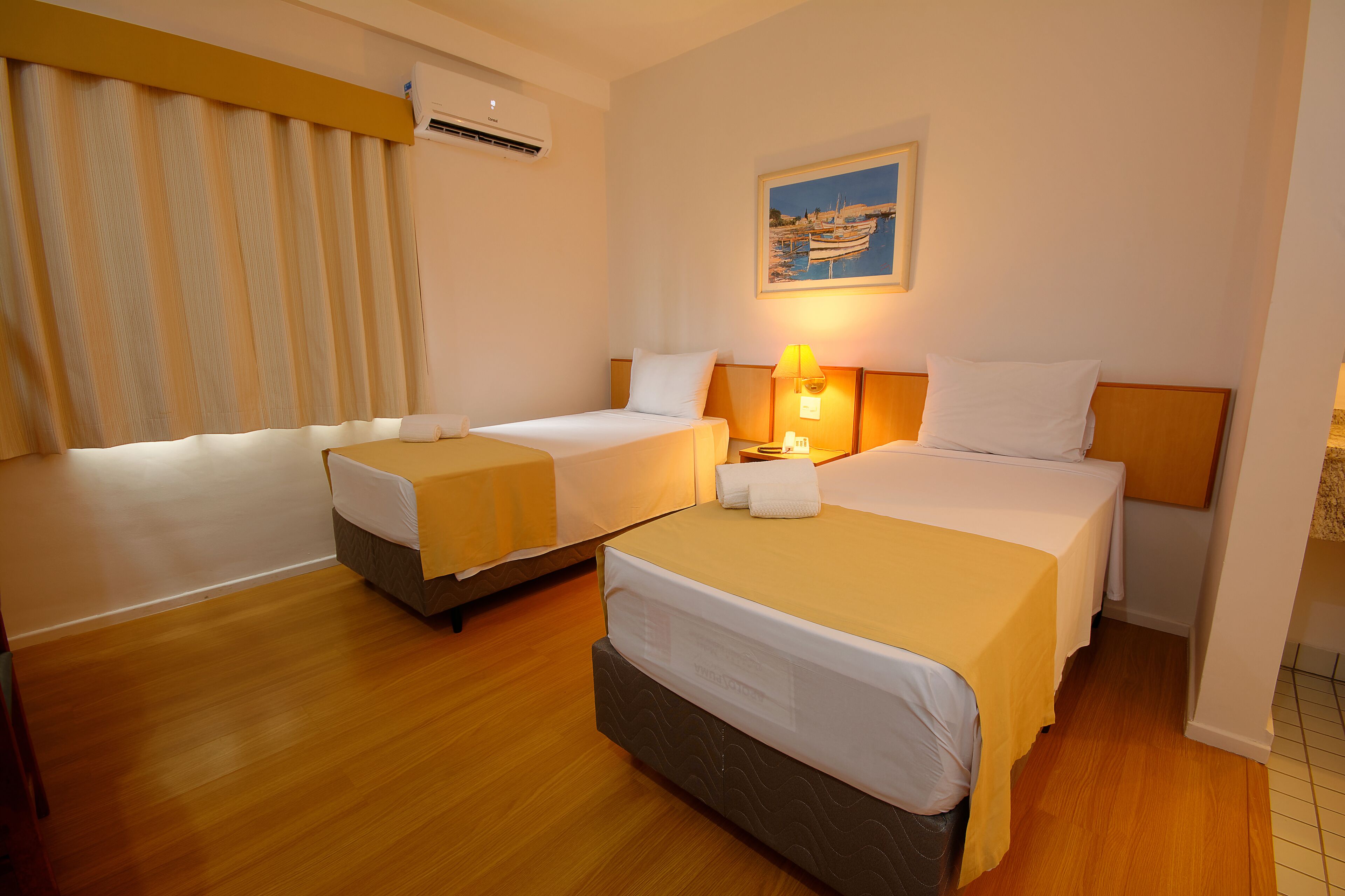 standard single room | minibar, laptop workspace, free wifi, bed sheets