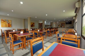 Daily buffet breakfast for a fee - Fênix Hotel Limeira (Limeira)