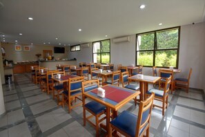 Desayuno de autoservicio incluido todos los días