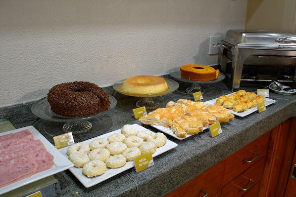 Daily buffet breakfast for a fee