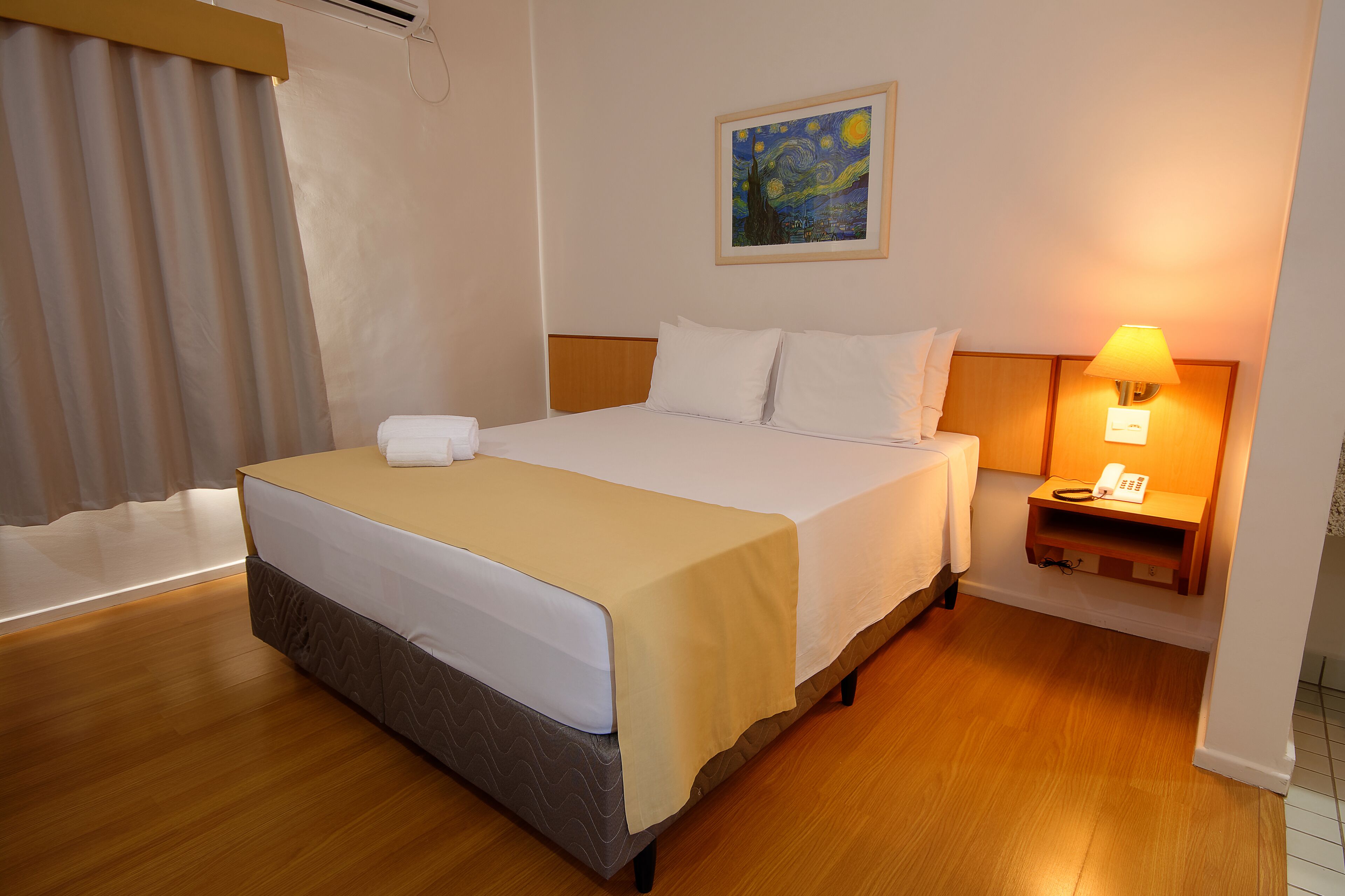 standard double room | minibar, laptop workspace, free wifi, bed sheets