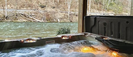 Outdoor spa tub
