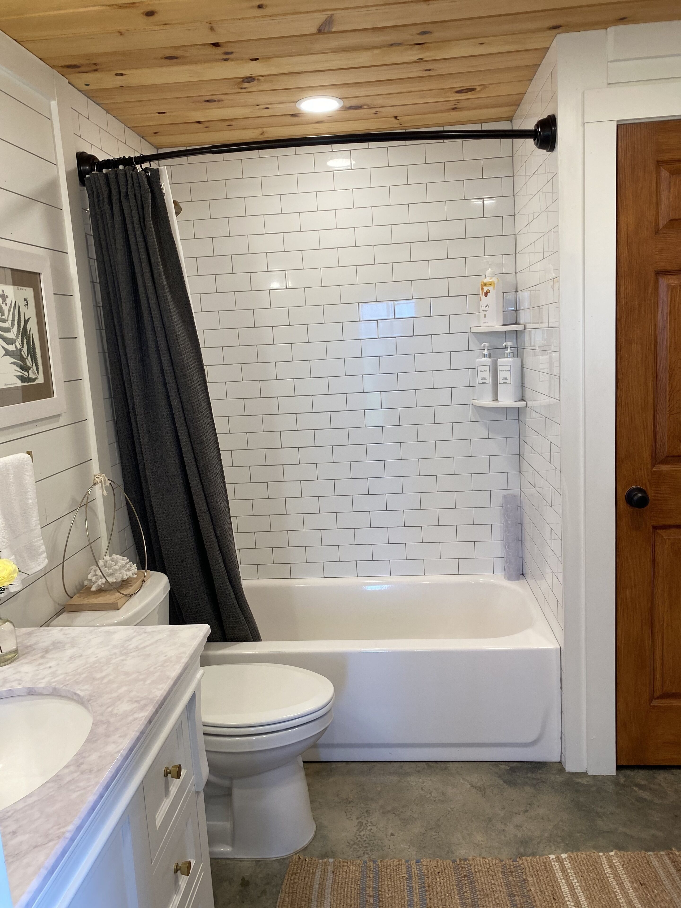 吹风机、毛巾、肥皂、卫生纸