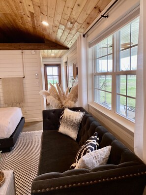 1 bedroom, iron/ironing board, free WiFi, bed sheets - Modern, cozy, Studio Apartment (Ochlocknee)