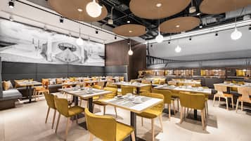 Päivittäinen buffetaamiainen (14 EUR per henkilö)