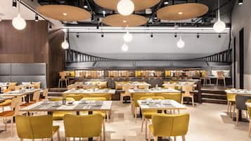 Päivittäinen buffetaamiainen (14 EUR per henkilö)