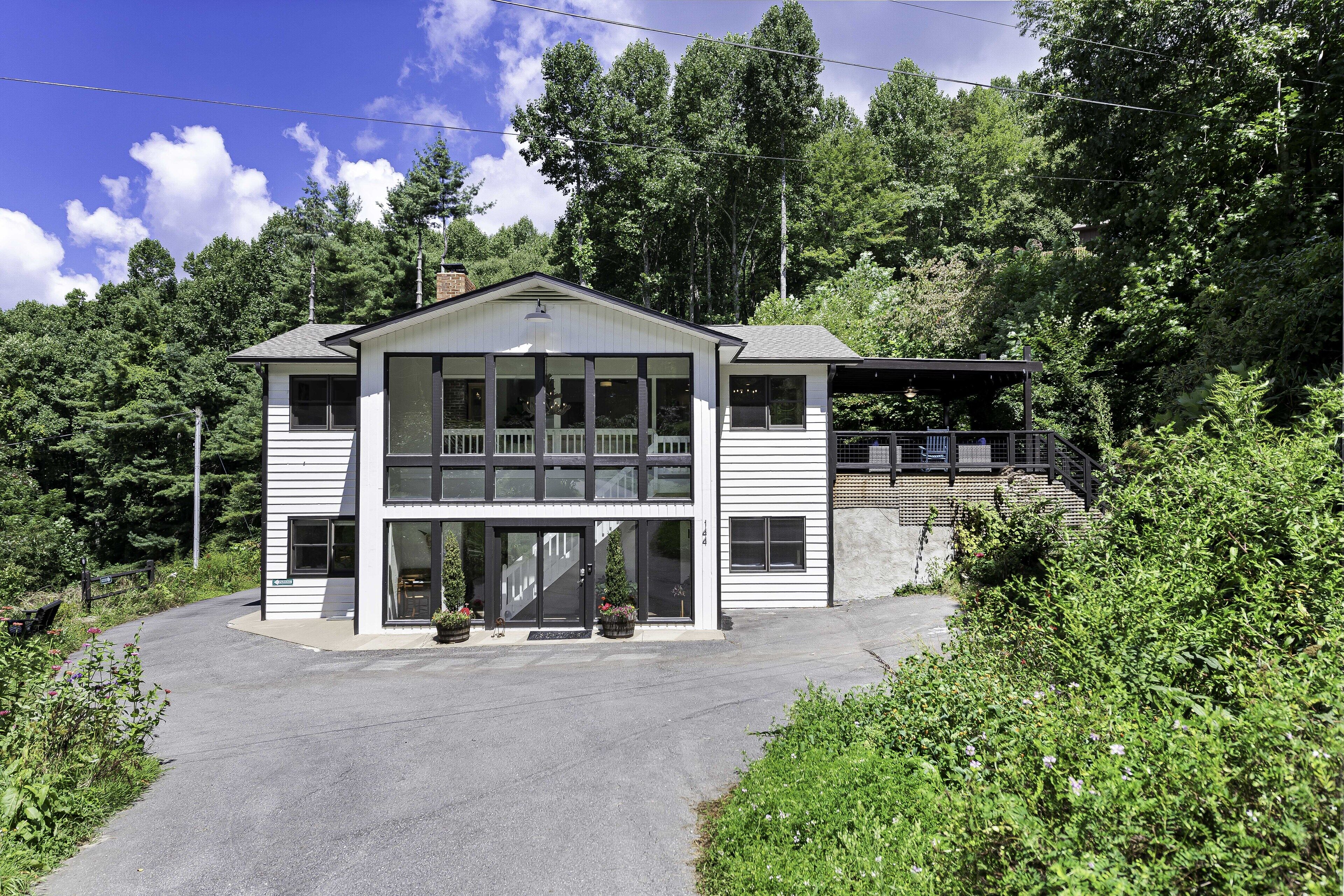 Mountain Springs Art House gallery in nature