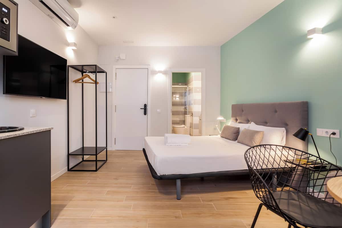 Estudio familiar | Espacio para trabajar con laptop, wifi gratis y ropa de cama