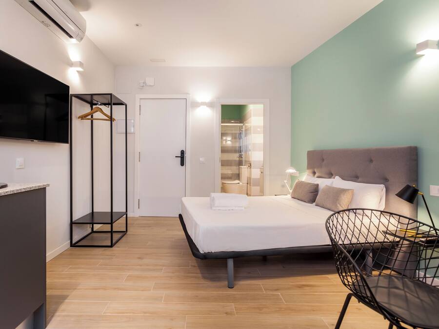 Espace de travail pour ordinateur portable, Wi-Fi gratuit, draps fournis