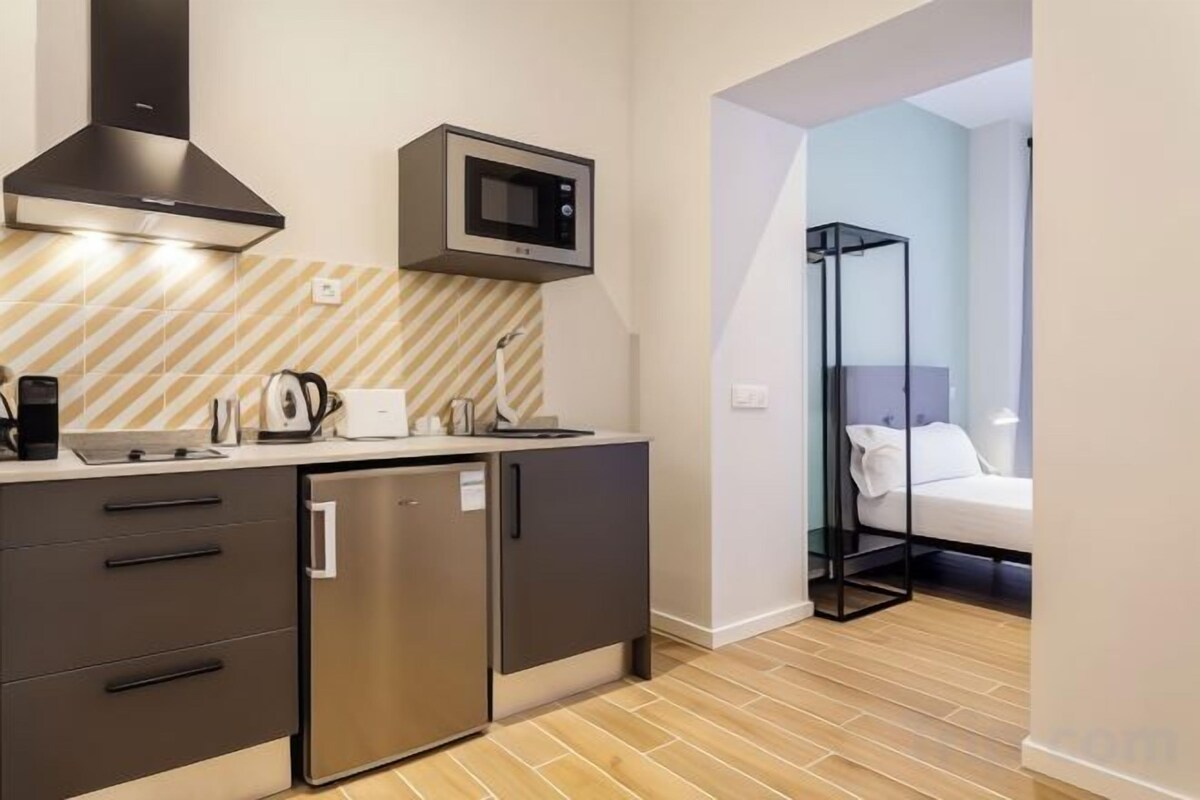 Espacio para trabajar con laptop, wifi gratis y ropa de cama 