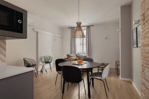 Apartment, 2 Bedrooms | Living area | 50-inch flat-screen TV with cable channels, TV - Apartamentos Líbere Valencia Jardín Botánico (Valencia)