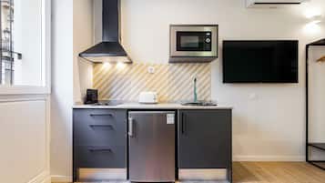 Refrigerador, microondas, placa de cocina, lavavajillas