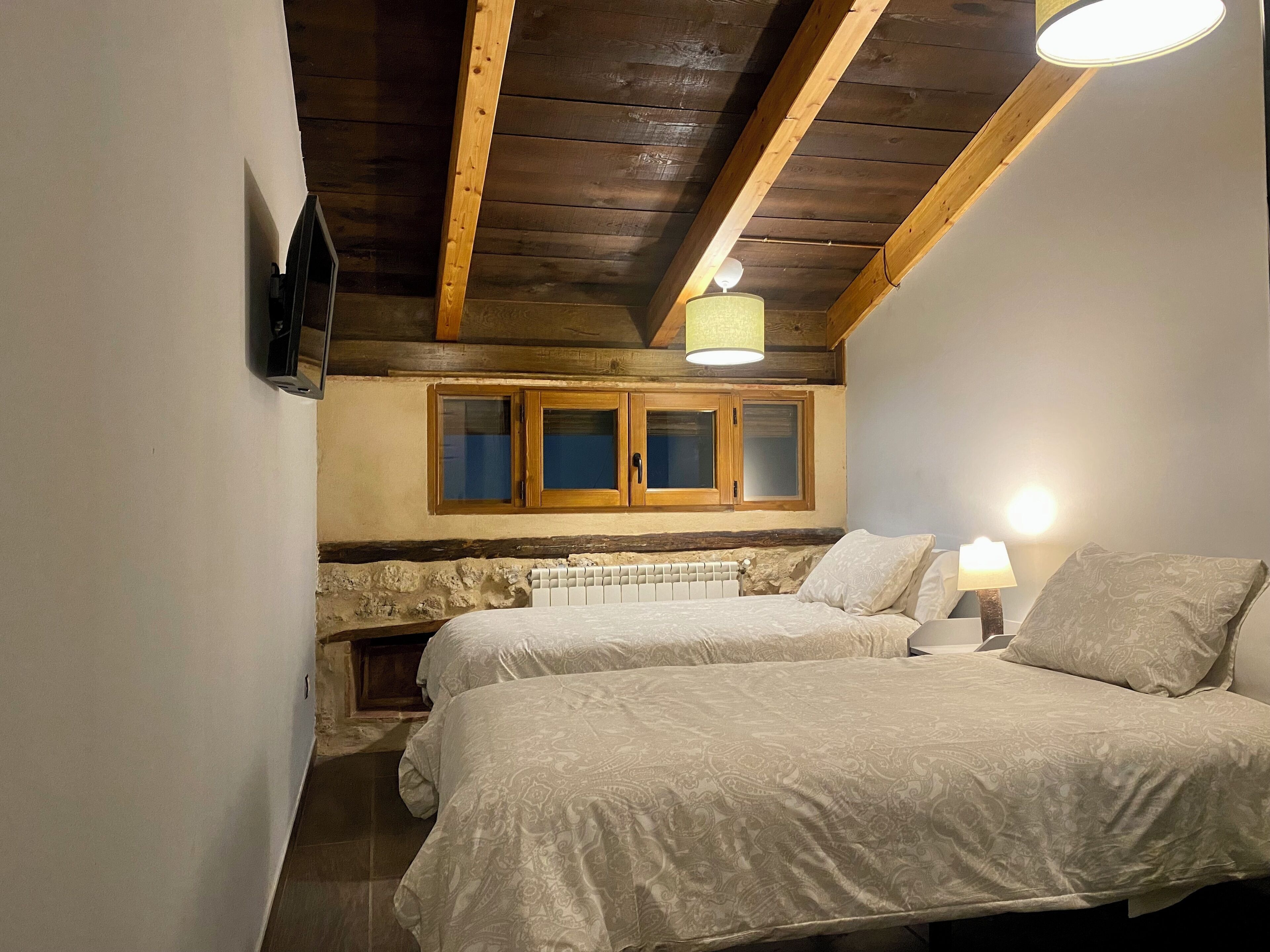 9 habitaciones, wifi y ropa de cama 