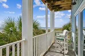 Property grounds - Ambassador Villas 206 - 7 Bedroom Ocean Front Condo - Accommodates 18 (North Myrtle Beach)