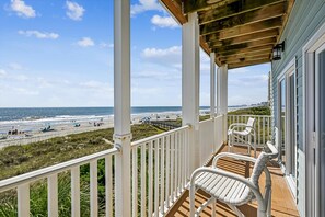 Property grounds - Ambassador Villas 206 - 7 Bedroom Ocean Front Condo - Accommodates 18 (North Myrtle Beach)