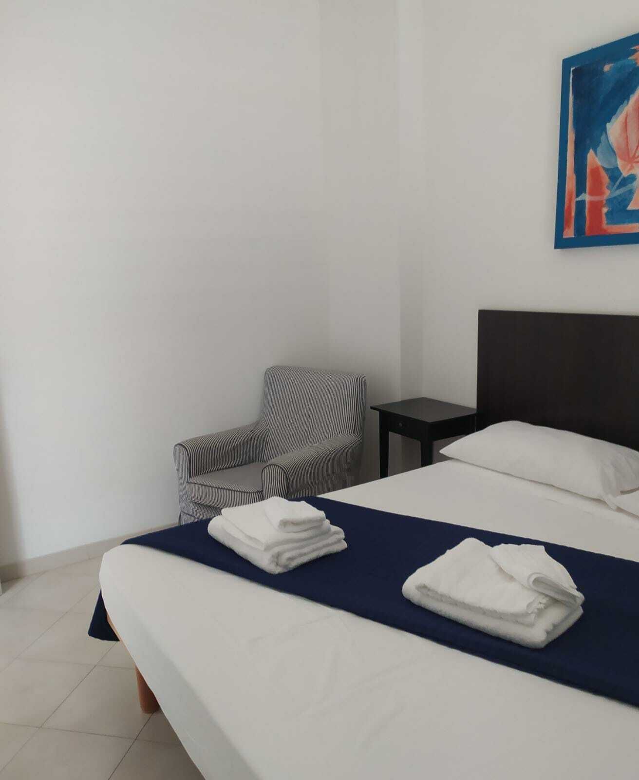 Junior Room | Individually furnished, soundproofing, bed sheets