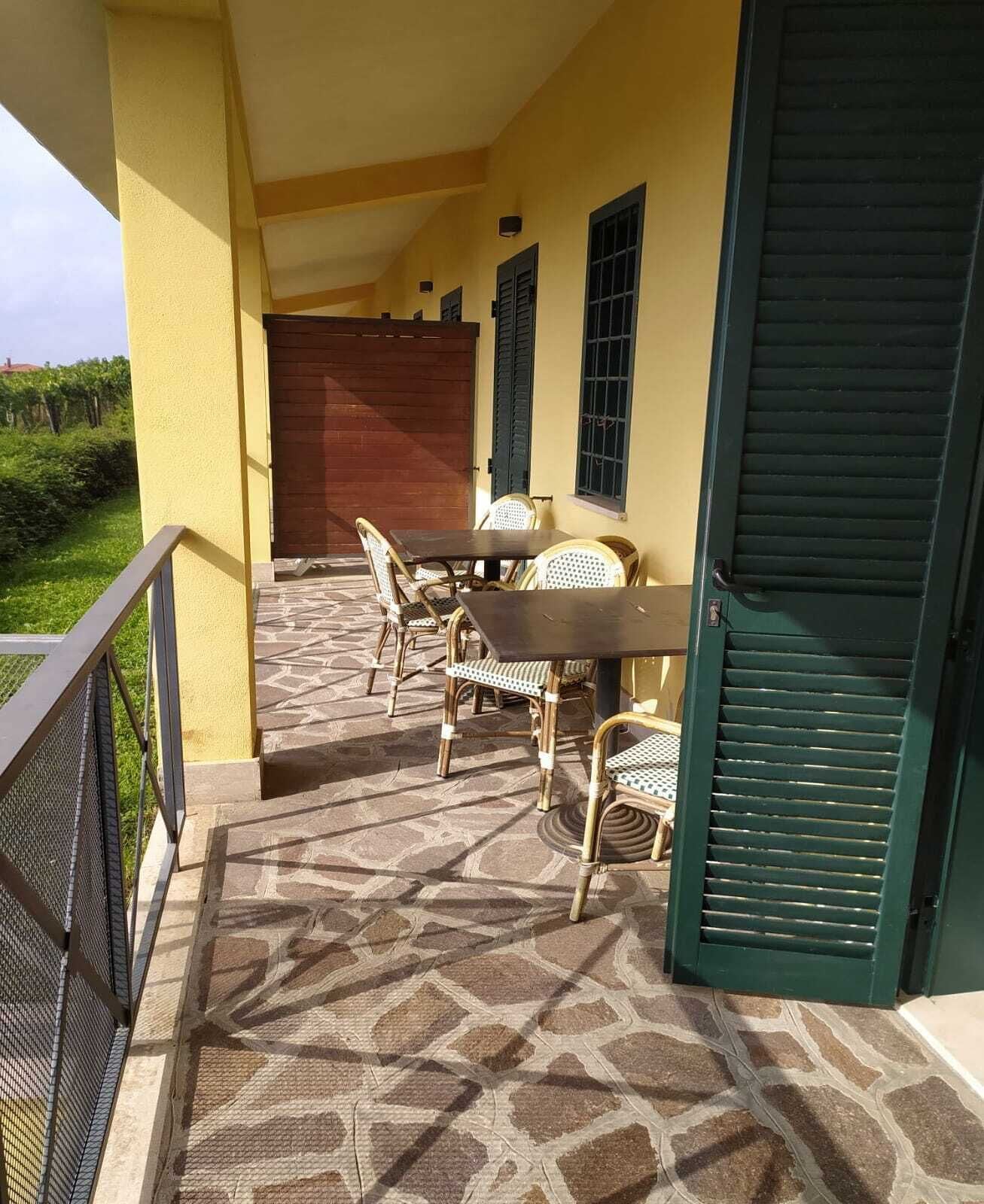 Con arredamento individuale, insonorizzazione, lenzuola