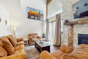Televisión y chimenea 