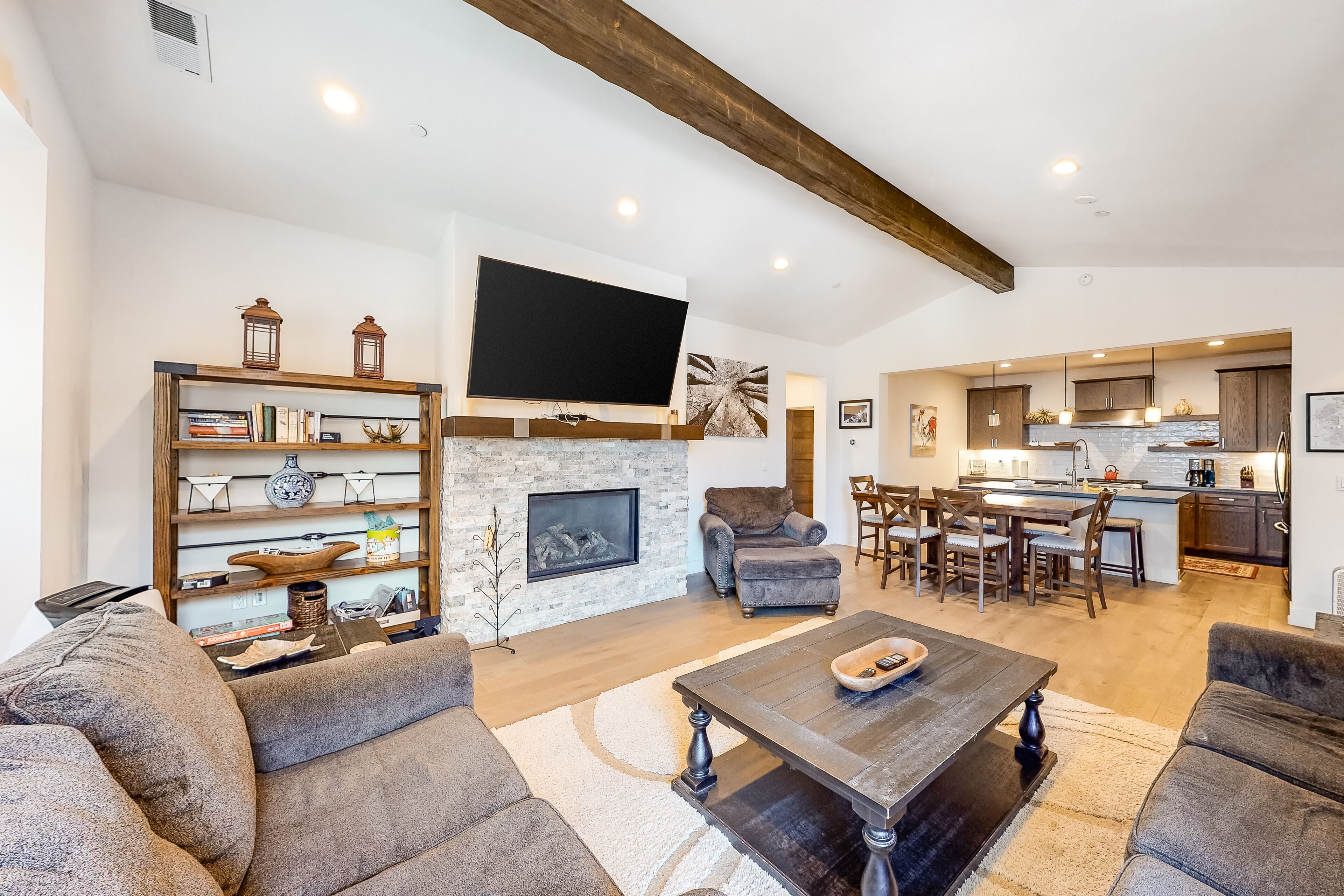 Luxe, Modern Townhome w/ Mountain Views & WiFi - Close to Golf & Skiing