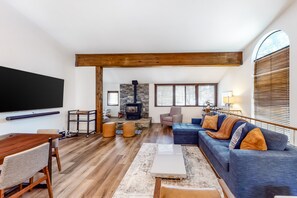 TV, fireplace, ping pong