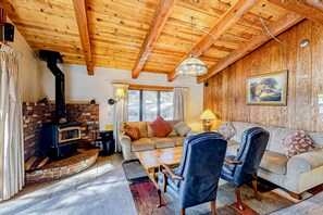 TV, fireplace - Central Condo w/ Fireplace & Shared Pool/Hot Tub/Tennis - 1 Mile to Gondola (Mammoth Lakes)