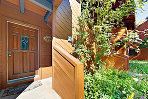 Unclassified image, 4 of 43, button