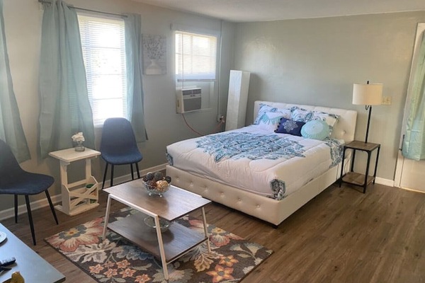 1 sovrum, värdeförvaringsskåp på rummet och strykjärn/strykbräda