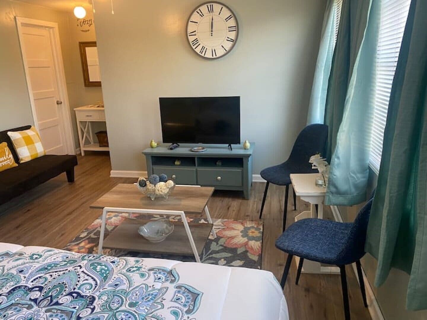 1 bedroom, in-room safe, iron/ironing board, free WiFi