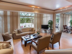 Deluxe Villa | Living area
