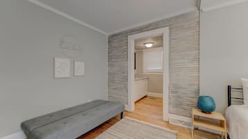 3 bedrooms, desk, iron/ironing board, travel crib