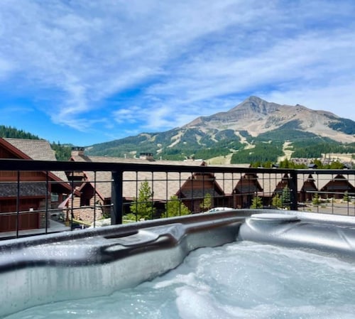 Big Sky Resort, 4bd/5 min from lift-hot tub views
