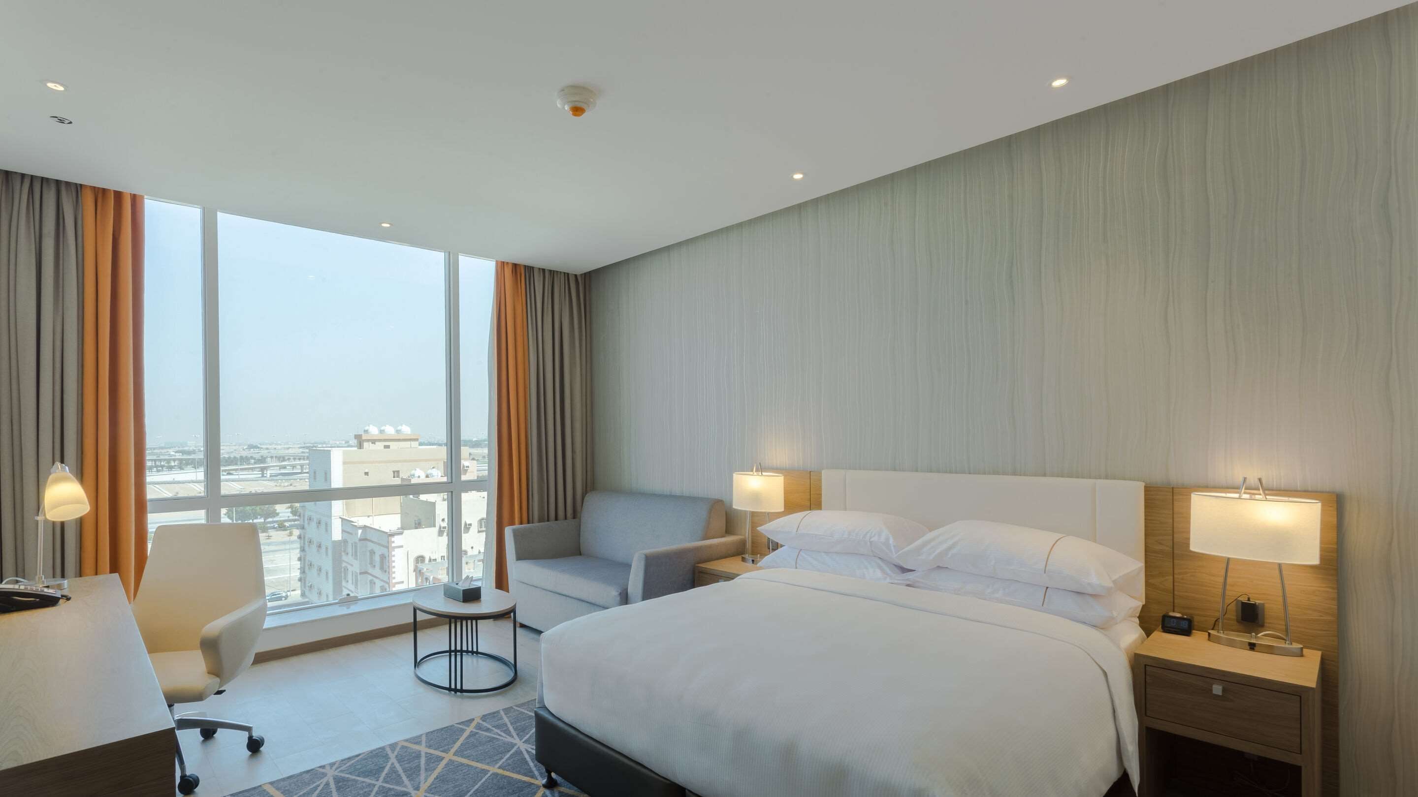 Suite junior, 1 cama King size | Edredón, camas Select Comfort y minibar 