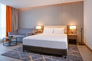 Down duvets, Select Comfort beds, minibar, in-room safe - Clarion Hotel Jeddah Airport (Jeddah)