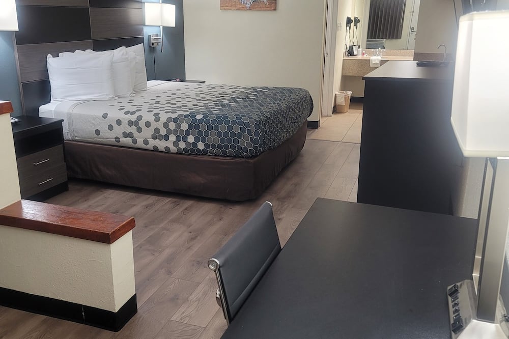Econo Lodge Inn & Suites Downtown San Antonio