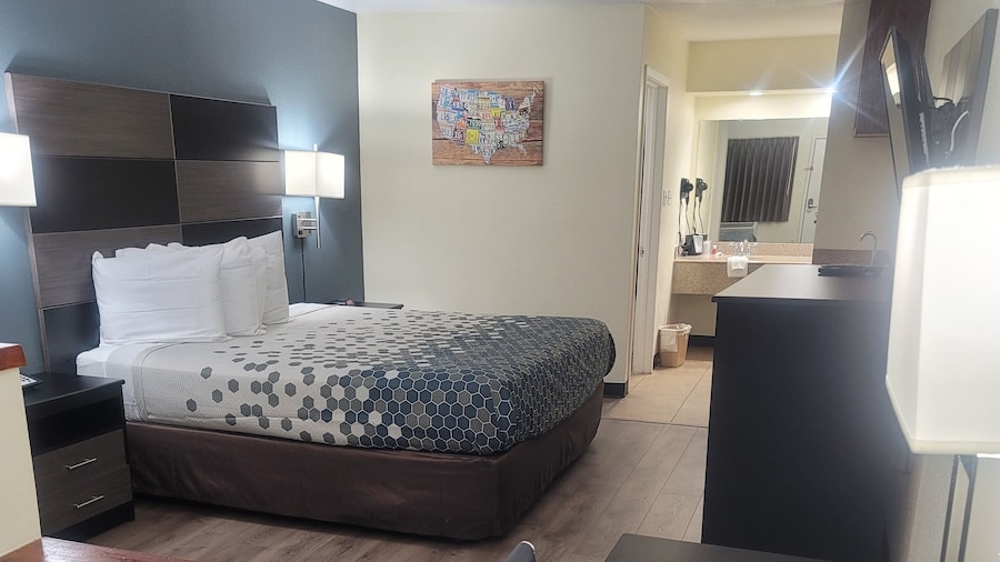 Econo Lodge Inn & Suites Downtown San Antonio