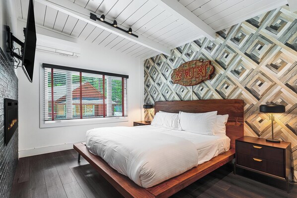 Premium bedding, down duvets, memory-foam beds, blackout curtains - The Creekstone (Idyllwild)