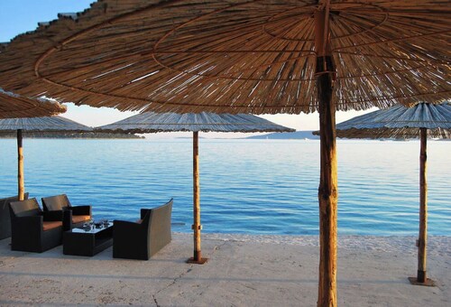 Fantastic beachfront apartment with private balcony on the Adriatic.Top location