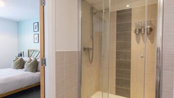 Design Apartment, Accessible, Ensuite (Orchard Point) | Bathroom