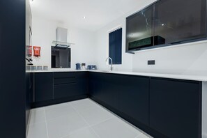 Comfort Apartment, Private Bathroom (Westminster) | Shared kitchen - Wellington Suites by Sasco Apartments (Blackpool)