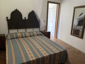 4 chambres, fer et planche à repasser, accès au Wi-Fi (inclus)