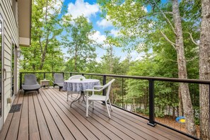 House (328 Woodmere Dr.) | Balcony - Woodmere Dr, 328 (Pickens)