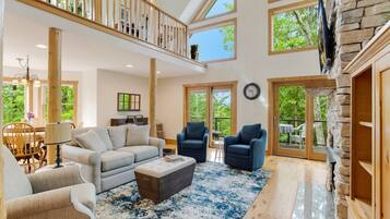 House (328 Woodmere Dr.) | Living room | Flat-screen TV