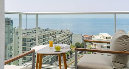 With swimming pool in the tourist area, Alameda Formosa I