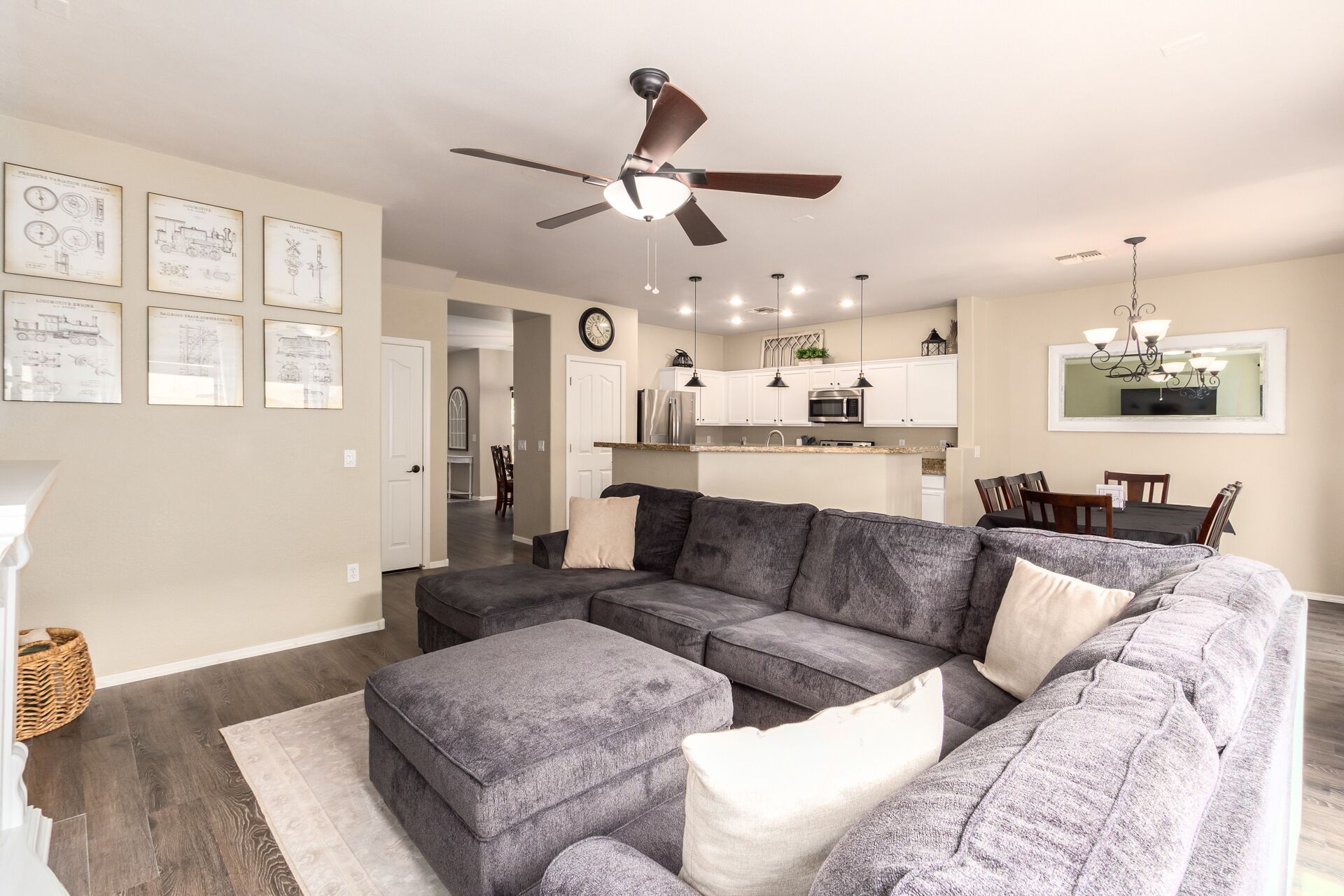 Spacious 4-Bedroom House with Community Pool