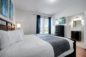 3 habitaciones, tabla de planchar con plancha y cuna de viaje 