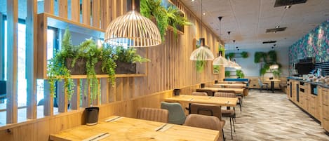 Petit déjeuner continental (15.00 EUR par personne)