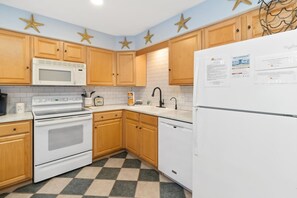 Coffee/tea maker, fridge, microwave, oven
